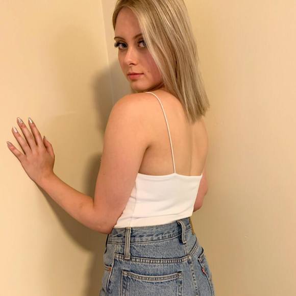 Meet your Posher, Karlee - Picture 1 of 1